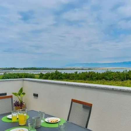 Modern Two Bedroom - Sk2 *