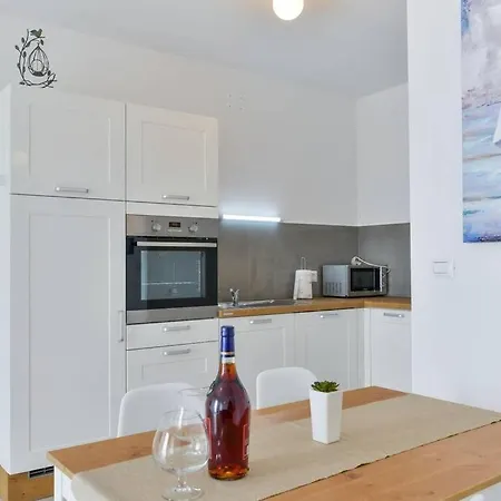 Modern Two Bedroom - Sk2 *